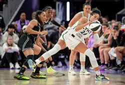 Lynx turn up defense in second half, improve to 7-0