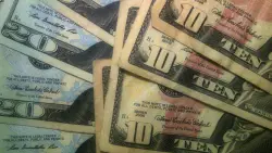 Trading stocks while in office severely erodes public trust, UCSD study shows